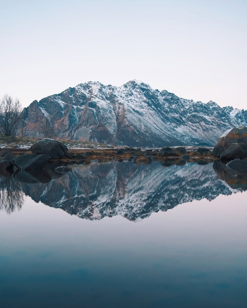 Fotografia — reflexo nas montanhas